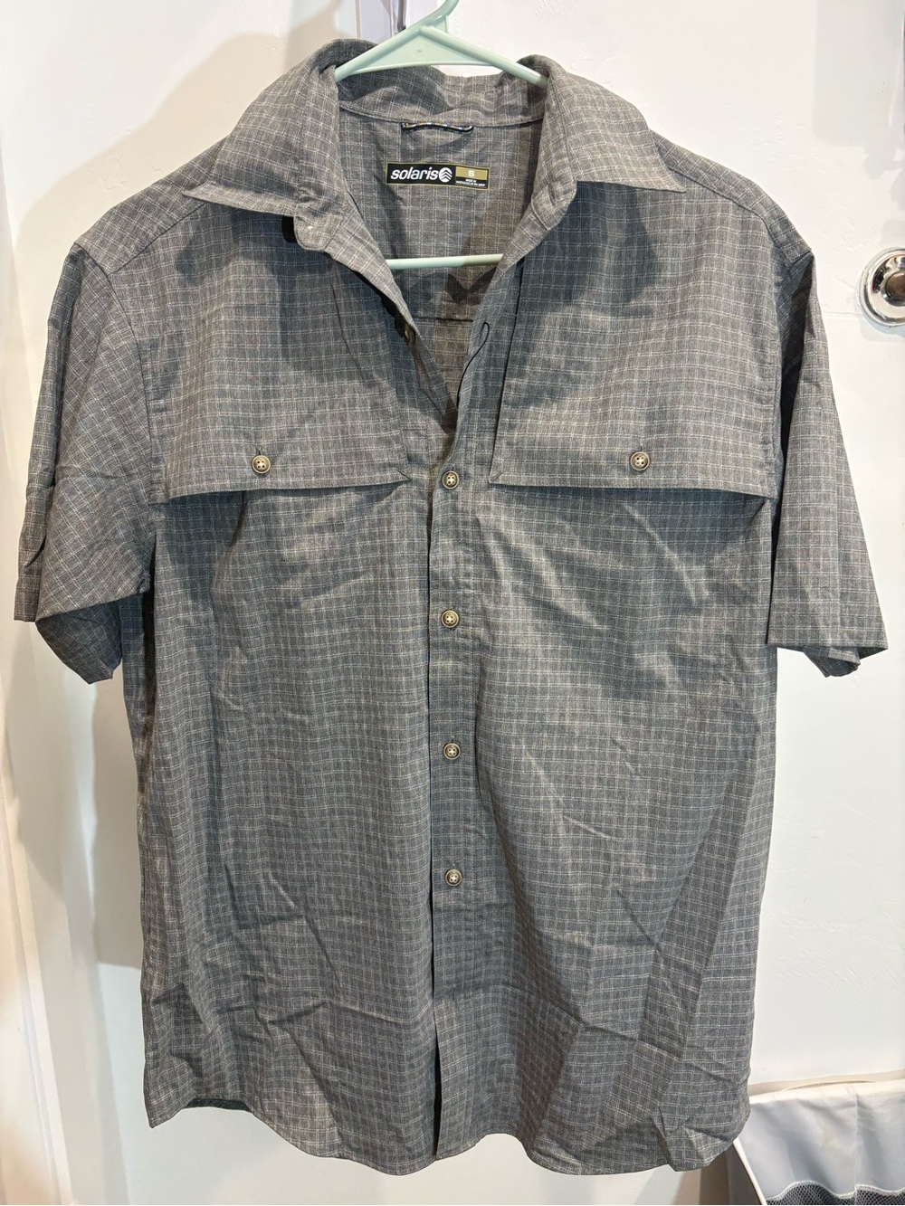 Solaris Men’s Short-Sleeve Button-Up Shirt in Gray Plaid